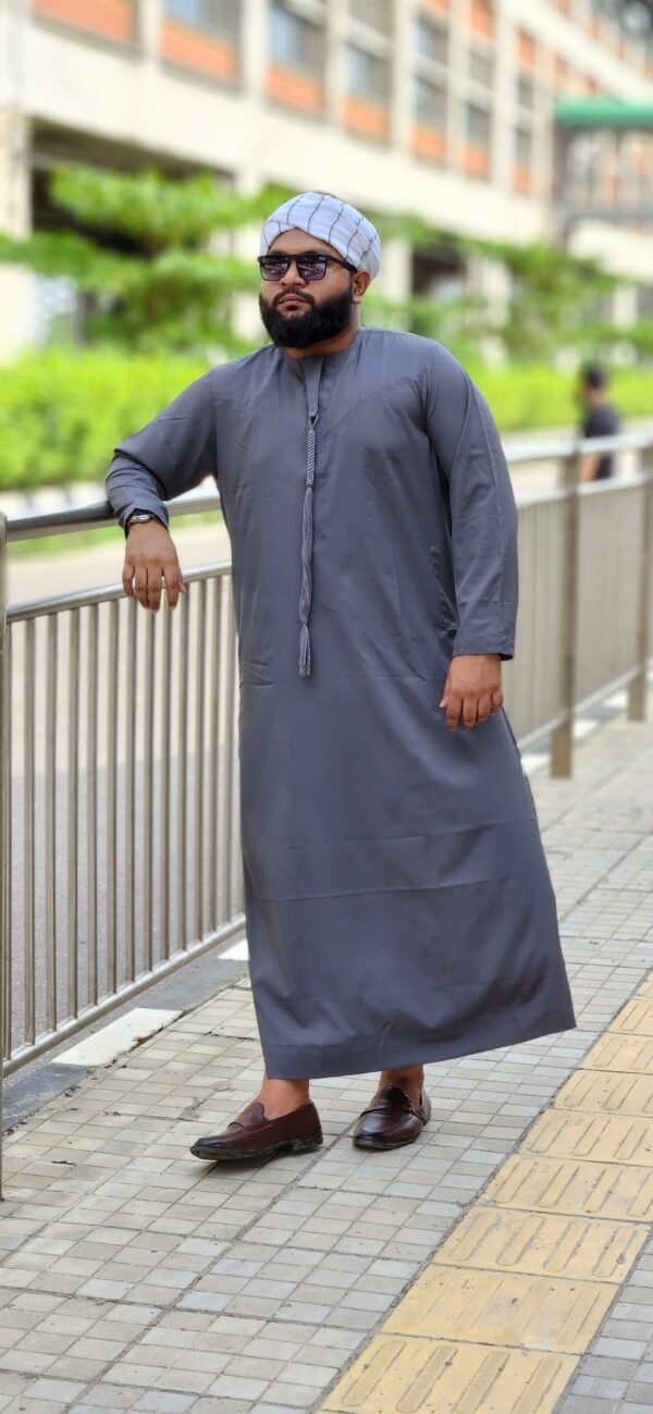 Omani Thobe - Deep Ash