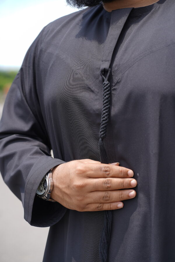 Omani Thobe - Black - Image 5